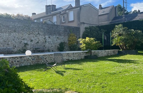 Laval Casa | A 1h15 de Paris, Grande Maison de Ville, Piscine Chauffée, Proximité Halage
