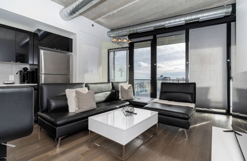 Downtown Winnipeg Condominio | A 2 BR Unit in the Iconic Glasshouse Skylofts (1905)