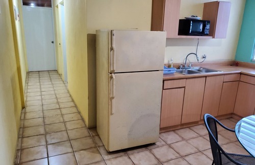 Aguadilla Pueblo Apartamento | Apartamento A-2 Casa de Playa con vista al mar