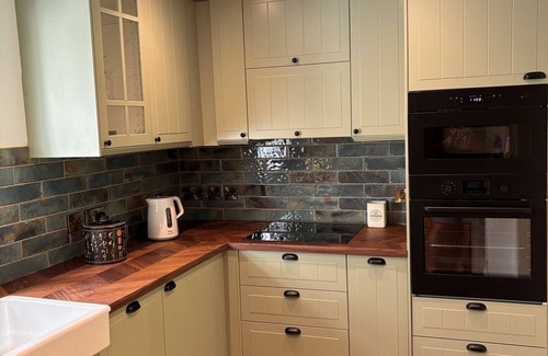 Limavady Cabaña | A 2bed, 2bath cottage with loft suite located in the historic Walworth Demesne.