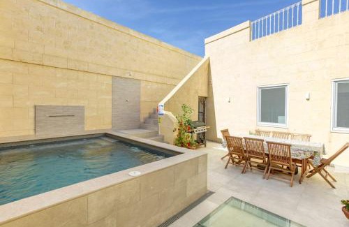 Zebbug Apartamento | A 2BR farmhouse with private pool in Zebbug & BBQ by 360 Estates