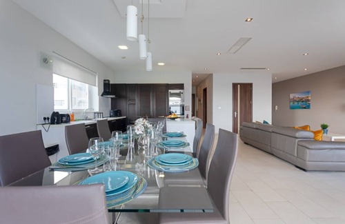 San Tumas Apartamento | A 3 marvellous 3 Bedroomed at the Waters Edge with use of two pools!