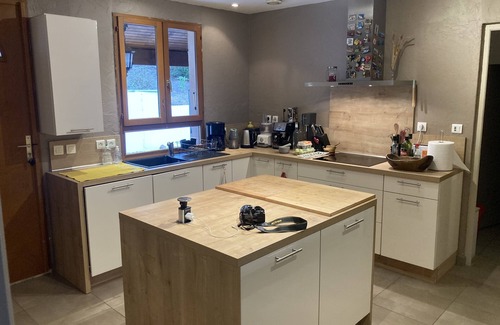 Bagnols-en-Foret Villa | A 30 mn des Plages, Villa Avec Piscine et Terrasse. Animaux Acceptés !