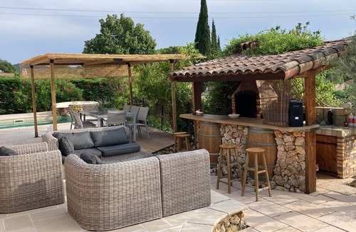 Bagnols-en-Foret Villa | A 30 mn des Plages, Villa Avec Piscine et Terrasse. Animaux Acceptés !