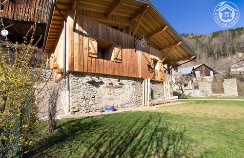 Montendry Casa | A 30km D'albertville et à 40km de Chambéry, Dominant le Val Gelon, Petite Vallée Située Entre le Par