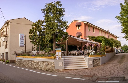 Cola Apartamento | A 5-minute walk from the Villa dei Cedri spa park