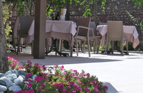 Cola Apartamento | A 5-minute walk from the Villa dei Cedri spa park