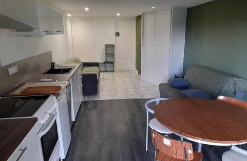 Laschamps Apartamento | A 5 mns du Puy de Dôme avec Vue imprenable Studio rez de jardin 24m2 neuf à Laschamps