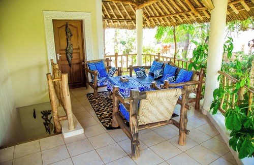 Galu Cabaña | A 8-10min walk to the beach cottage with a private pool, free wifi.
