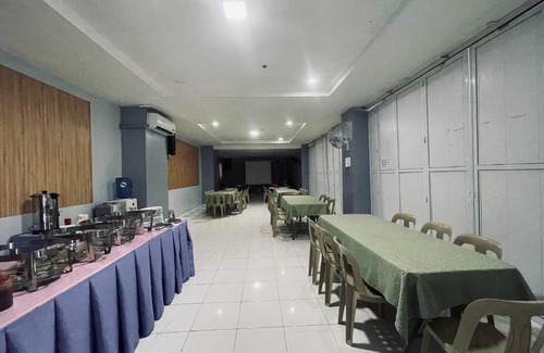 Legazpi Hotel | A and A Bed and Breakfast Inn powered by Cocotel