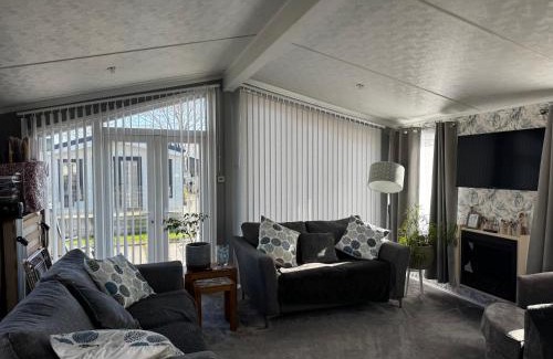 Welton Otro | A and C Lodge Plot 21 2 double bedrooms PLOT 21 With HOT TUB 1 pet only No Commercial Vans 4pm check in