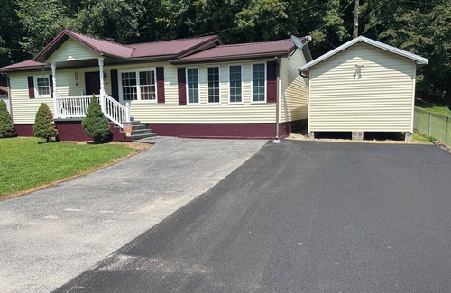 Newtown Casa | A & B TRAIL HOUSE @ Hatfield-McCoy Trails, 5 Beds Plus Futon 2 Couches & 2 Baths