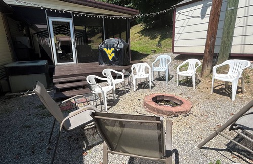 Newtown Casa | A & B TRAIL HOUSE @ Hatfield-McCoy Trails, 5 Beds Plus Futon 2 Couches & 2 Baths