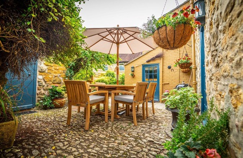 Sherborne Cabaña | A babbacombe & sherborne that sleeps 6 guests in 3 bedrooms