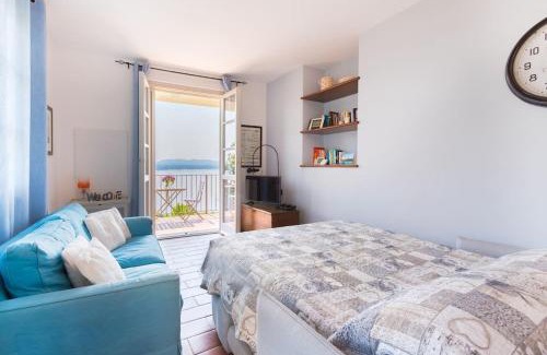 Belgirate Apartamento | A Balcony on Lake Maggiore