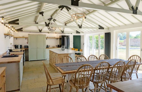 Westbourne Cabaña | A barn conversion that sleeps 12 guests in 6 bedrooms