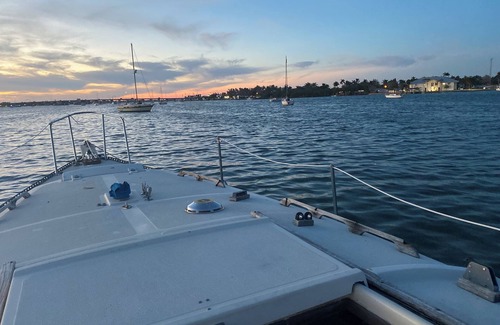 Whitney Beach Alquiler De Eote | A Bay-watch adventure -like- house boat with WiFi and AC in Bradenton Beach