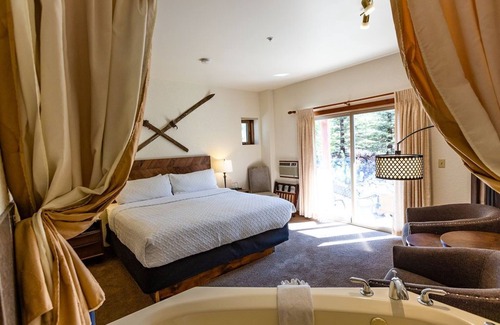 Eagle Terrace Hotel | A Bear and Bison Inn