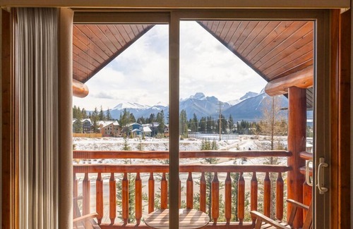 Eagle Terrace Hotel | A Bear and Bison Inn