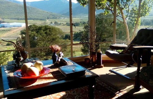 Joubertina Casa | Una hermosa propiedad de estilo de vida, con una piscina natural con vistas al valle. .