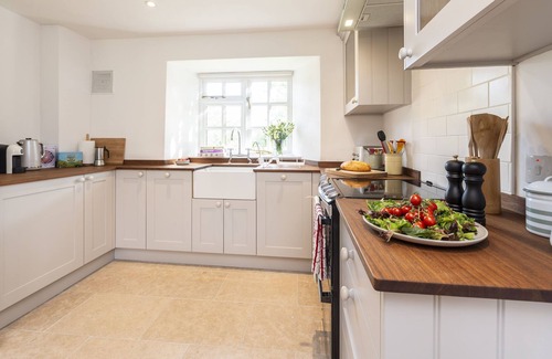 Yeovil Apartamento | A beautiful 17th Century cottage, recently renovated to a high standard whilst retaining the charact