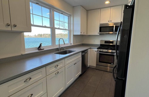 Mid-Coast and Islands Casa | A beautiful 3 bedroom home overlooking Basin Cove.