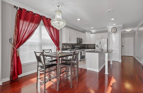 Taylor Station Casa | A Beautiful 5 Bedrooms Family Home located Opposite Mt. Carmel East Columbus OH