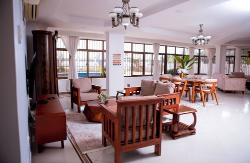 Upanga West Apartamento | A beautiful apartment with an ocean and pool views