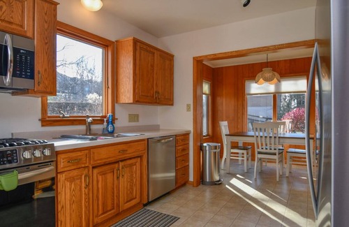 Green Bay Casa | A beautiful bayside cottage perfect for family stays!