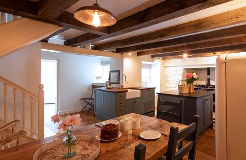 Port Isaac Casa | A beautiful Grade 2 listed Manor House with parking - 1 minute walk from beach