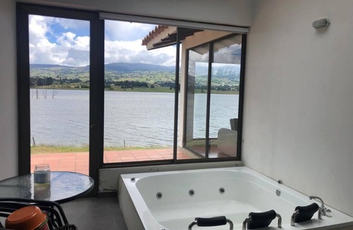 Toca Casa | A beautiful house with an amazing lake view.