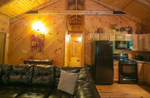Stanton Cabina | ¡Una hermosa cabaña de troncos en un paraíso forestal privado de 400 acres!