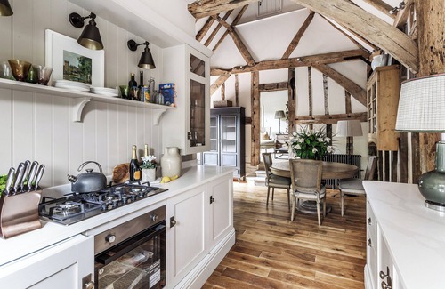 Westcott Casa | A beautiful private and romantic barn with a luxurious interiors.