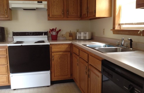 Ocean Park Cabaña | A beautiful single-family cottage sits only a 1/2 block from the sandy beach!