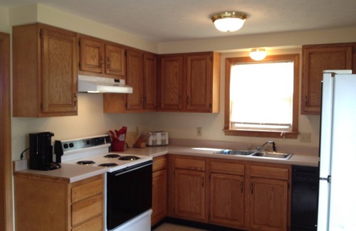 Ocean Park Cabaña | A beautiful single-family cottage sits only a 1/2 block from the sandy beach!