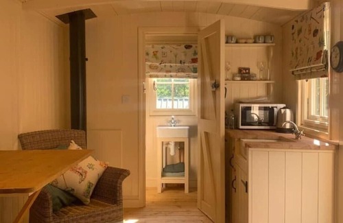 Hope Cabaña | A Beautiful Shepherd's hut in a Stunning Location Near Castleton, Peak District
