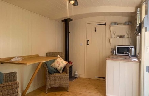 Hope Cabaña | A Beautiful Shepherd's hut in a Stunning Location Near Castleton, Peak District