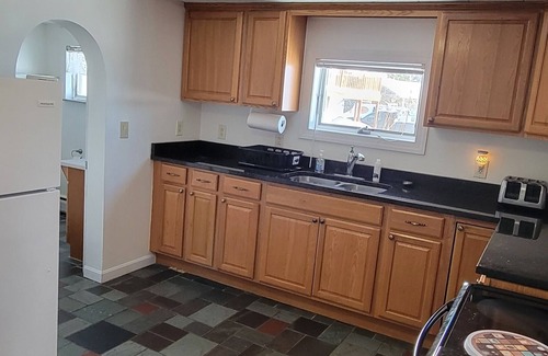 Dedham Casa | A beautiful two Bedroom house located on Green Lake in Maine.