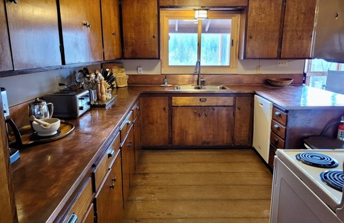 Winthrop Casa | A Bend in the River Lodge-Sleeps 30, Dog Friendly, Close to Winthrop!