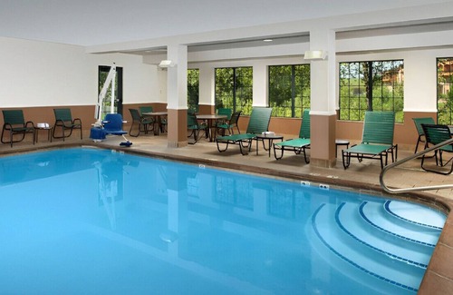 I-435 West KC-KS Casa | A Blissful Vacation for Couples! Free Breakfast