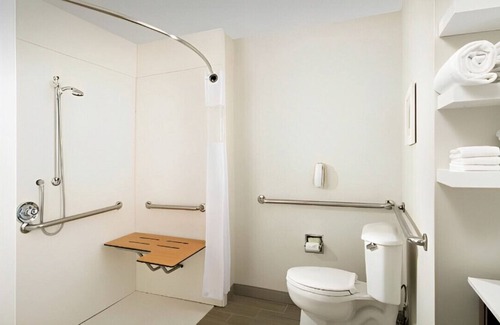 I-435 West KC-KS Casa | A Blissful Vacation for Couples! Free Breakfast