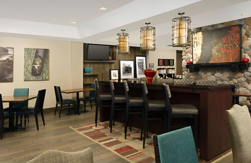 I-435 West KC-KS Casa | A Blissful Vacation for Couples! Free Breakfast