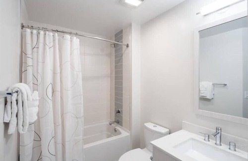 Reston Apartamento | A block to Metro | Kitchen + W/D | Reston Town Center