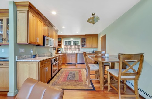 East Jordan Casa | A Boater's Paradise | Lake Charlevoix | Private 60' Dock | Dog Friendly!