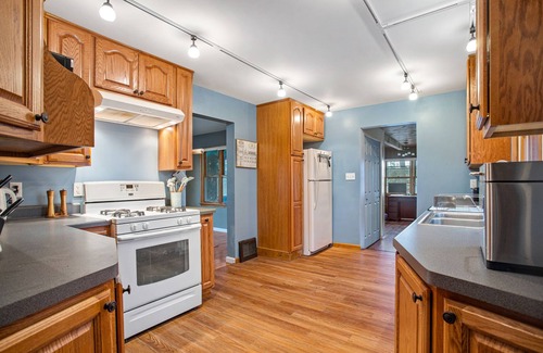 Kent Casa | A Breath of fresh Country Air with hot tub.