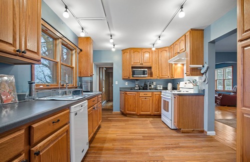 Kent Casa | A Breath of fresh Country Air with hot tub.