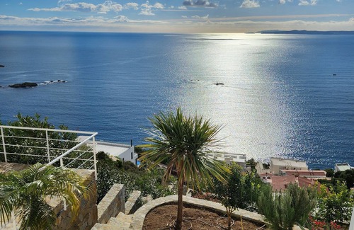 Almadraba-Canyelles Villa | A breathtaking view, a superb stay awaits you!