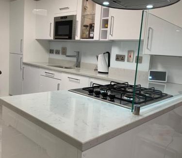Stanford-le-Hope Apartamento | A BYK luxury modern home that sleeps 2 - 8 people