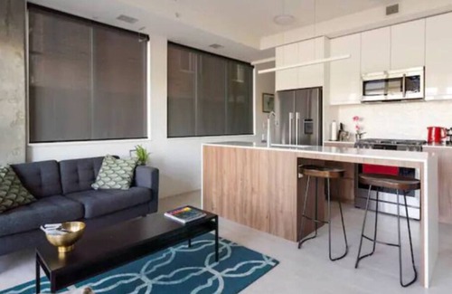 Kensington Apartamento | A/C Chic Luxury Near River, Patios, Food + Parks