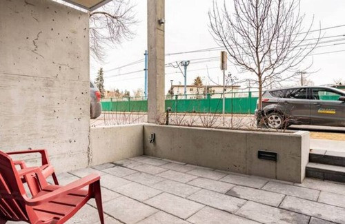 Kensington Apartamento | A/C Chic Luxury Near River, Patios, Food + Parks